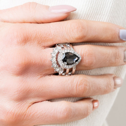 Elegantly Cosmopolitan (silver/grey)