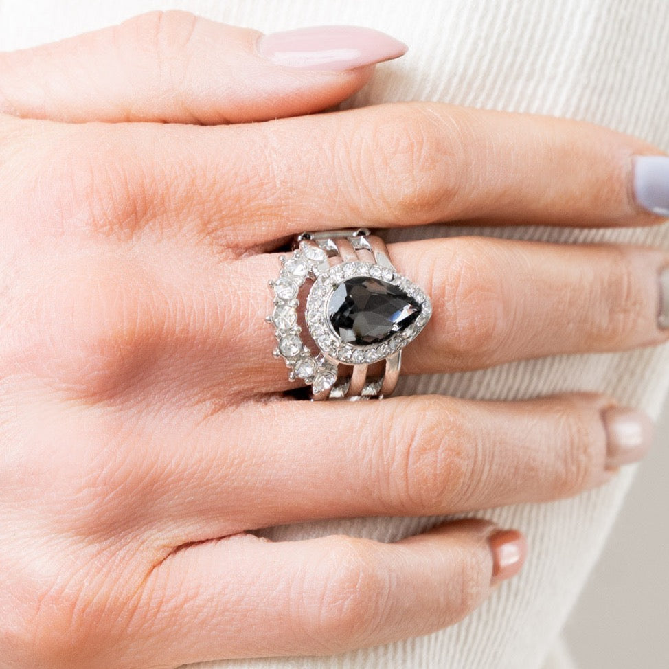 Elegantly Cosmopolitan (silver/grey)